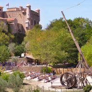 Démonstration d’un tir de trébuchet au Château des Roure