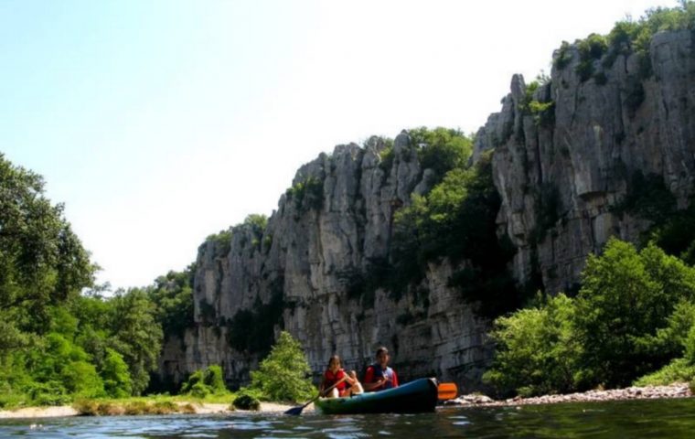 tente, caravane, camping-car en Ardèche méridionale