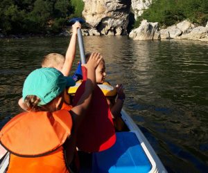 descente en canoe à partir de 4 ans avec un guide ardèche