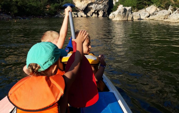 descente en canoe à partir de 4 ans avec un guide ardèche