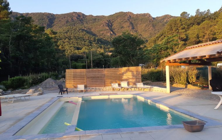 Piscine vu sur le serre de barre