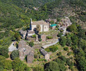 Parcours d’interprétation du hameau de Thines et son rocher_Thines